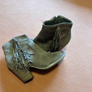 Fringe Suede Ankle Boots - Gray